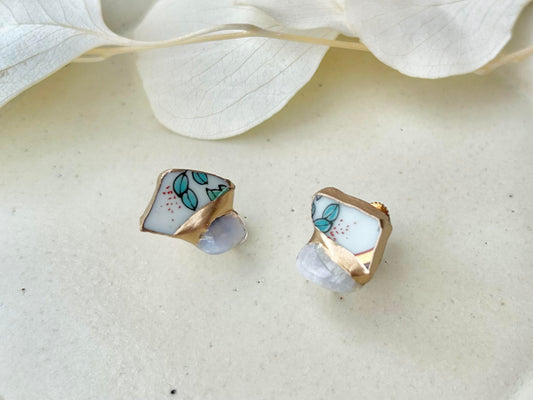 有田焼 金継ぎ ネジバネ式イヤリング リーフ柄 ブルーレースアゲート 天然石 伝統工芸 #286