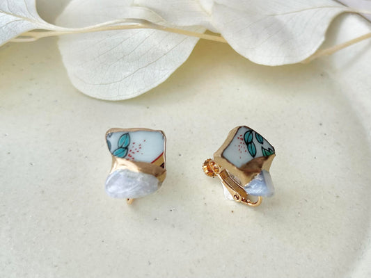 有田焼 金継ぎ ネジバネ式イヤリング リーフ柄 ブルーレースアゲート 天然石 伝統工芸 #286