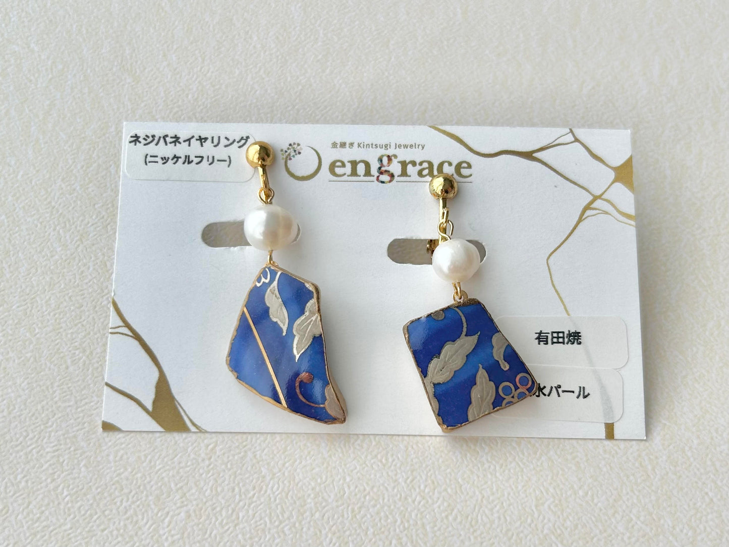 Imari Ware Kintsugi Titanium Earrings Gold Carnelian
