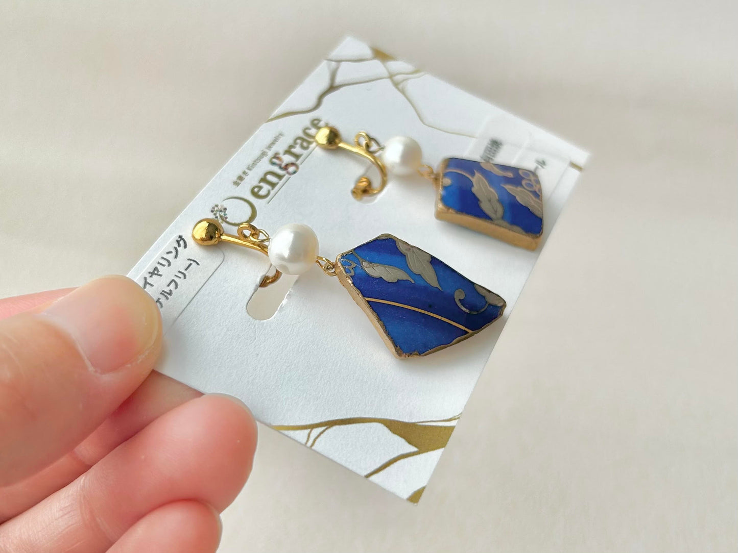 Imari Ware Kintsugi Titanium Earrings Gold Carnelian