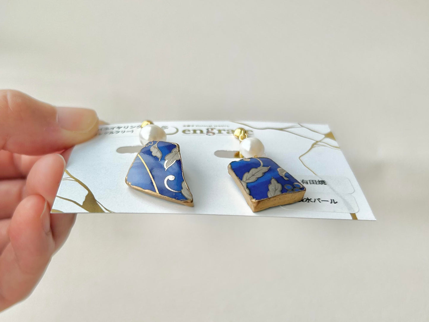 Imari Ware Kintsugi Titanium Earrings Gold Carnelian