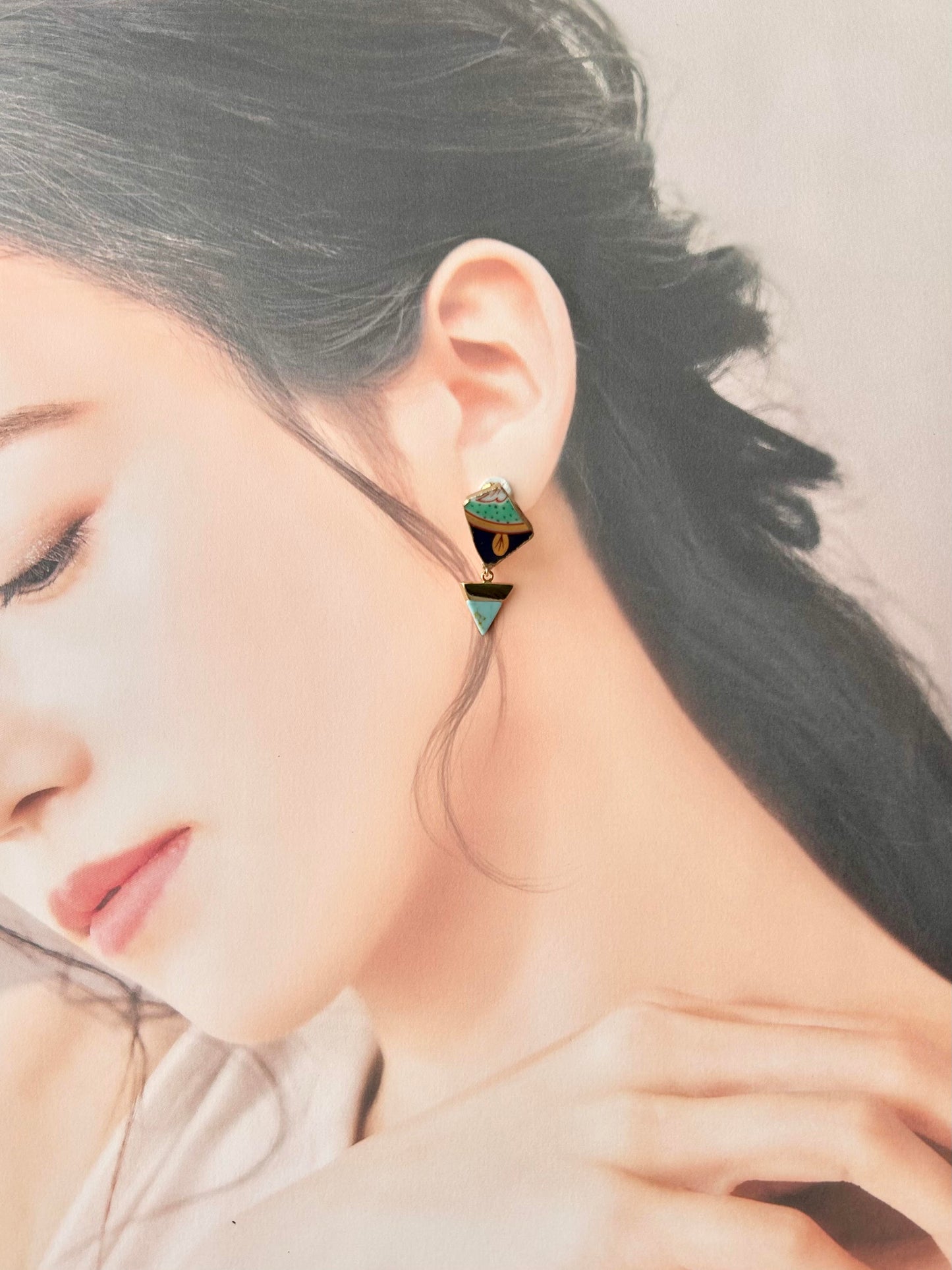 Imari Ware Kintsugi Titanium Earrings Gold Carnelian