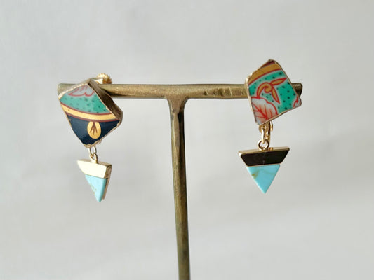 有田焼 金継ぎ ネジバネ式イヤリング 緑 ピンク リーフ柄 ターコイズ 揺れる 天然石 伝統工芸 #278