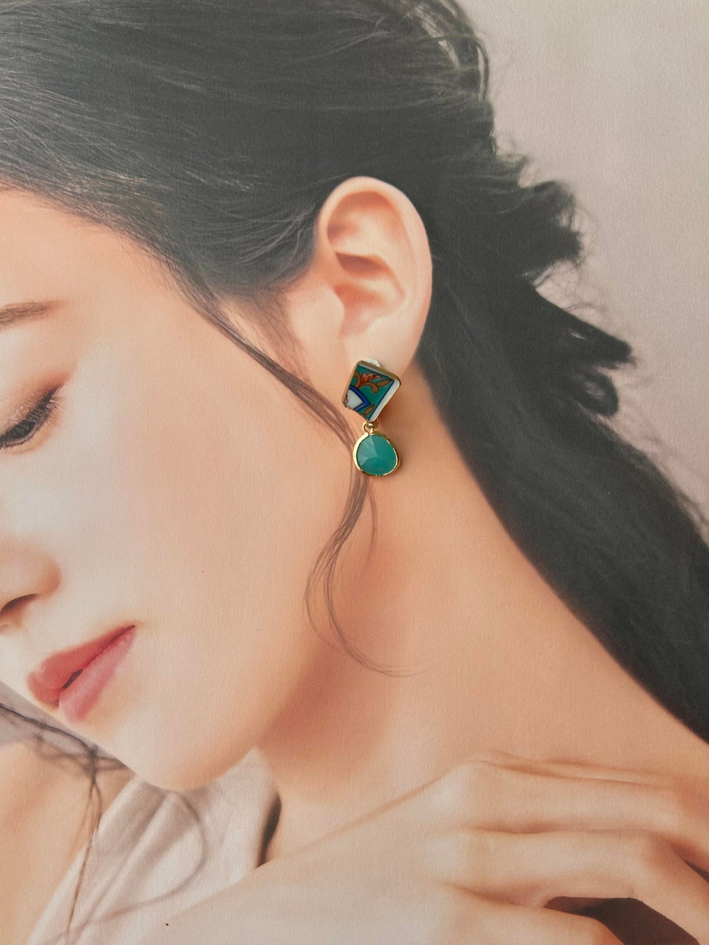 Imari Ware Kintsugi Titanium Earrings Gold Carnelian