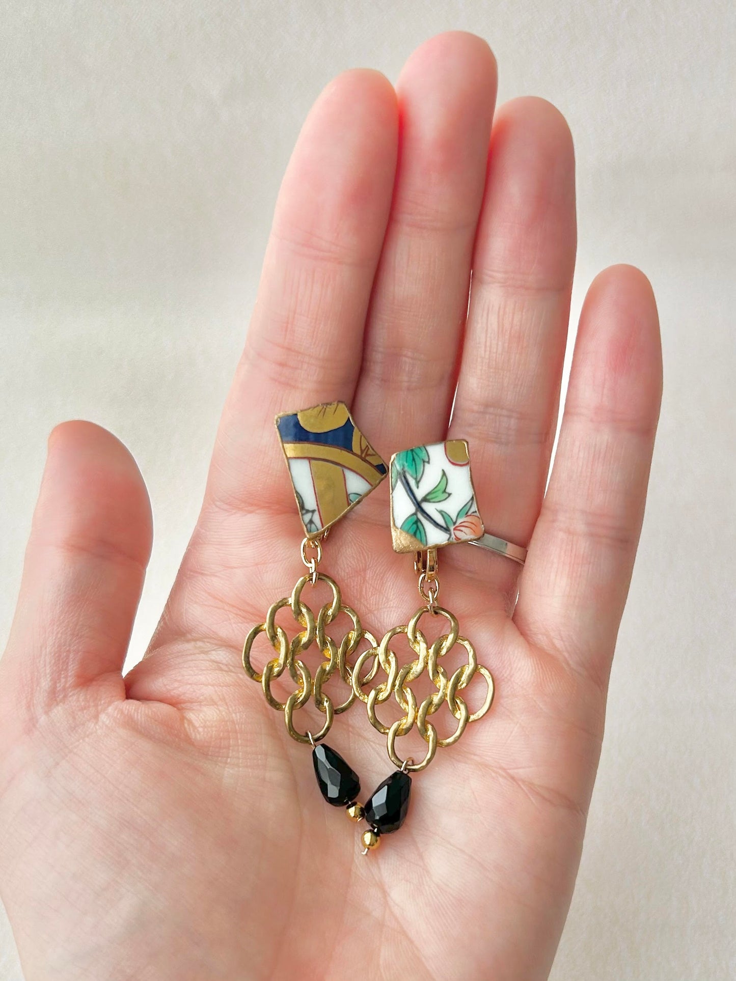 Imari Ware Kintsugi Titanium Earrings Gold Carnelian