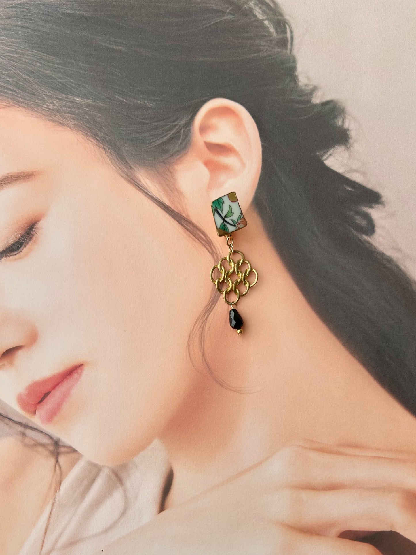 Imari Ware Kintsugi Titanium Earrings Gold Carnelian