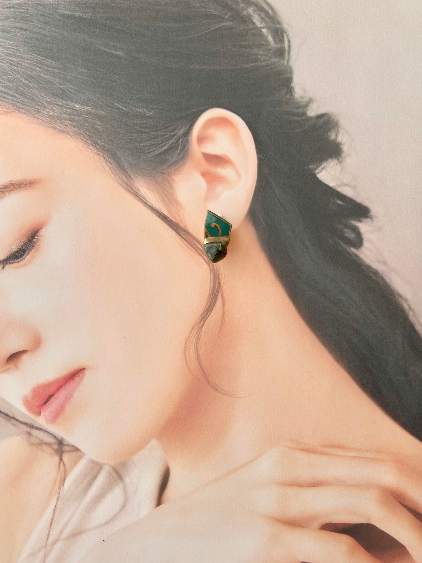 Imari Ware Kintsugi Titanium Earrings Gold Carnelian