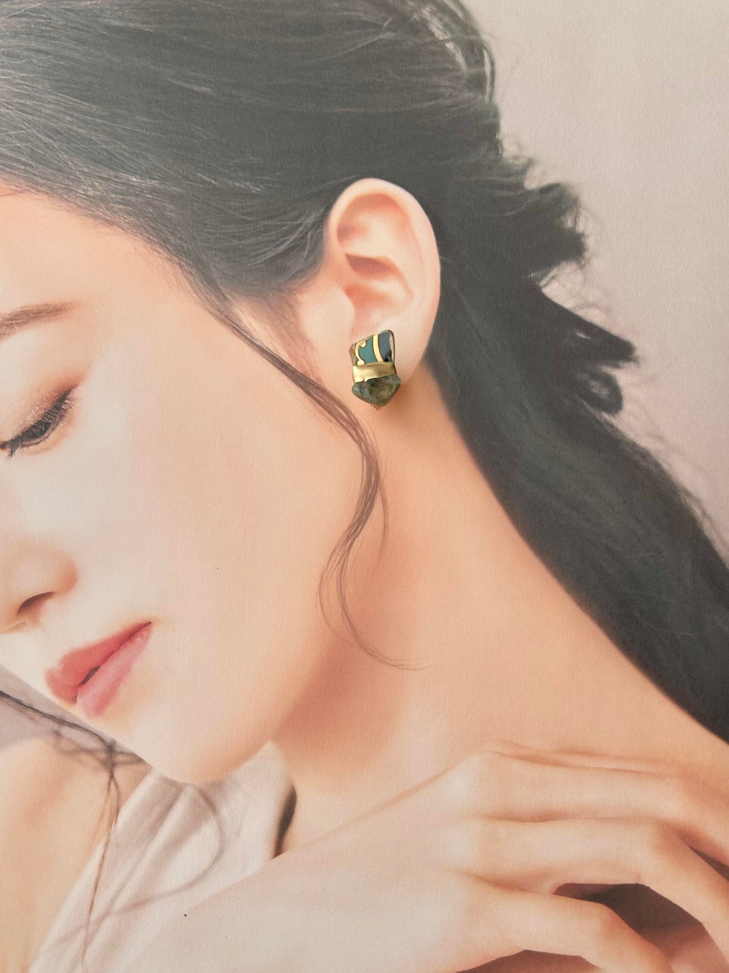 Imari Ware Kintsugi Titanium Earrings Gold Carnelian
