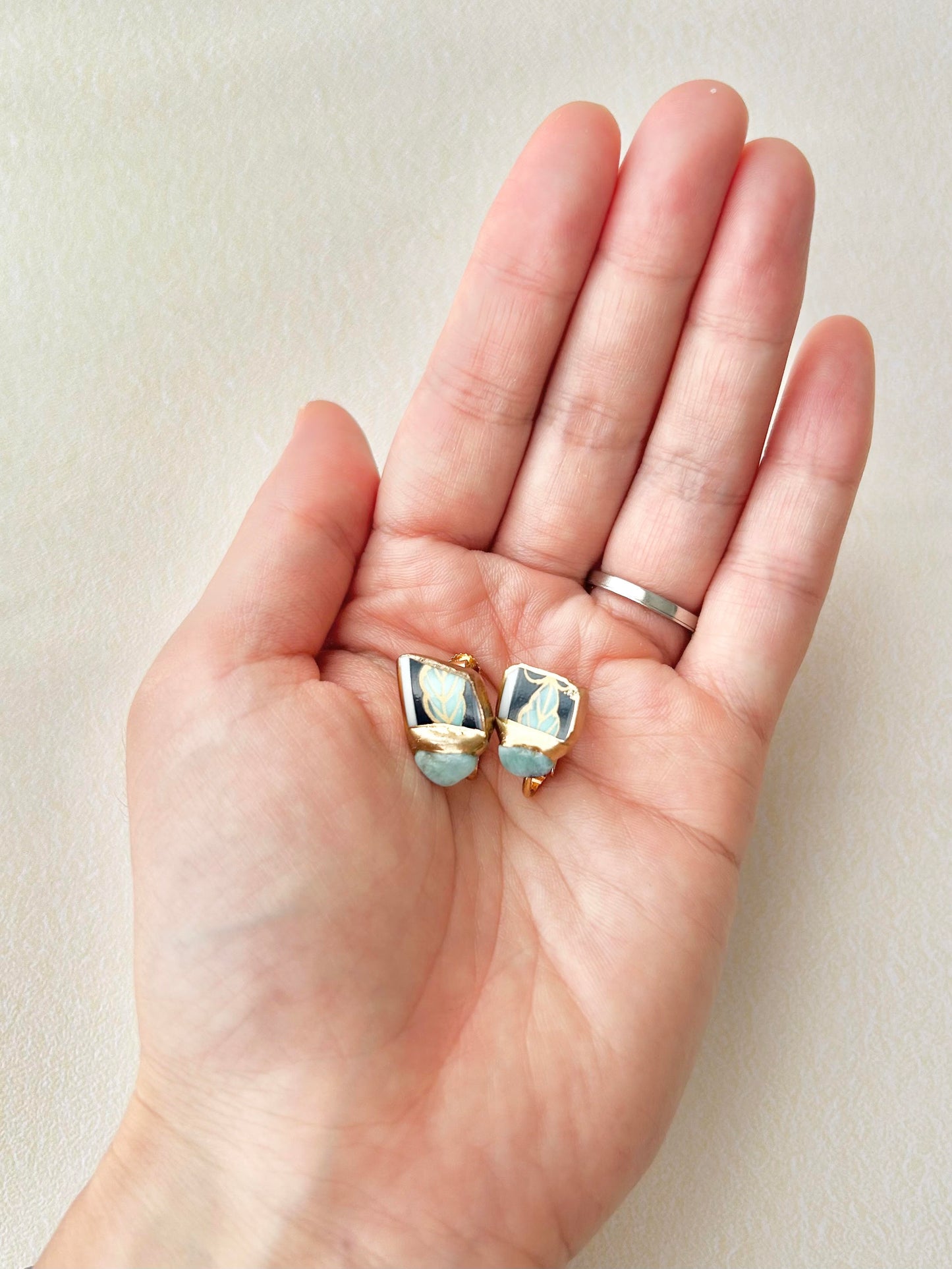 Imari Ware Kintsugi Titanium Earrings Gold Carnelian