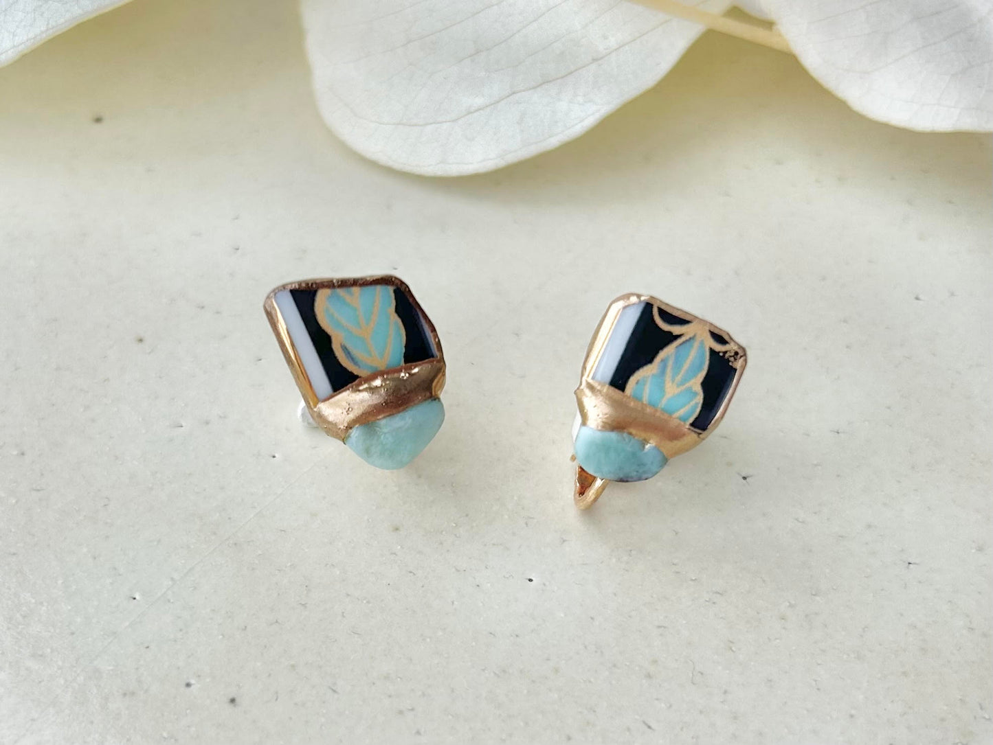 Imari Ware Kintsugi Titanium Earrings Gold Carnelian