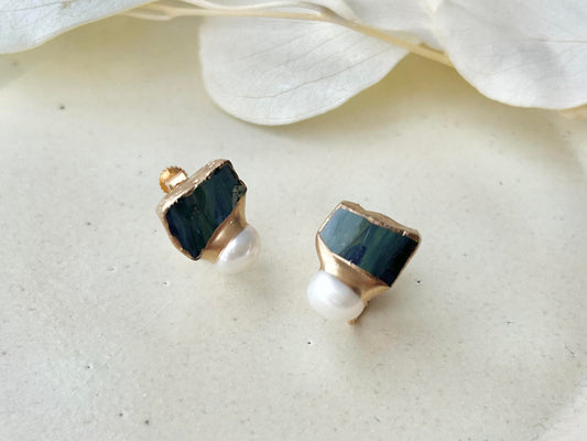 萩焼 金継ぎ ネジバネ式イヤリング 深い緑 淡水パール 天然石 伝統工芸 #283
