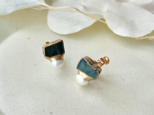 萩焼 金継ぎ ネジバネ式イヤリング 深い緑 淡水パール 天然石 伝統工芸 #283