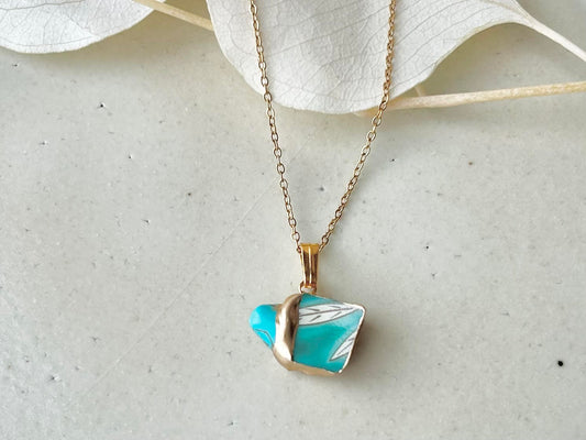 有田焼 金継ぎ ネックレス サージカルステンレスチェーン アレルギー対応 18K 緑 リーフ柄 ターコイズ 天然石 伝統工芸 #292