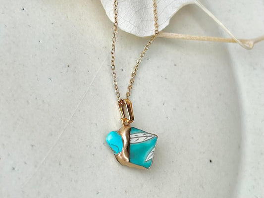 有田焼 金継ぎ ネックレス サージカルステンレスチェーン アレルギー対応 18K 緑 リーフ柄 ターコイズ 天然石 伝統工芸 #292