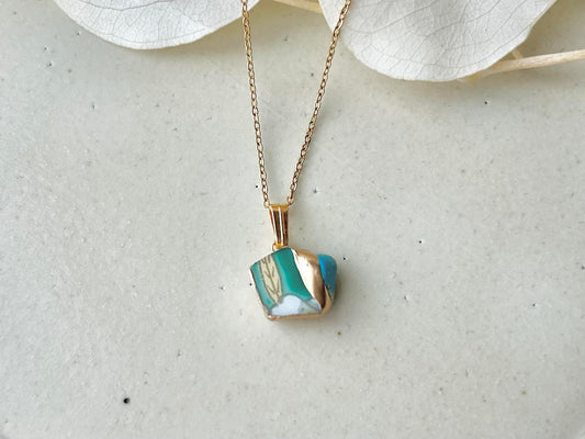 有田焼 金継ぎ ネックレス サージカルステンレスチェーン アレルギー対応 18K 緑 リーフ柄 ターコイズ 天然石 伝統工芸 #296