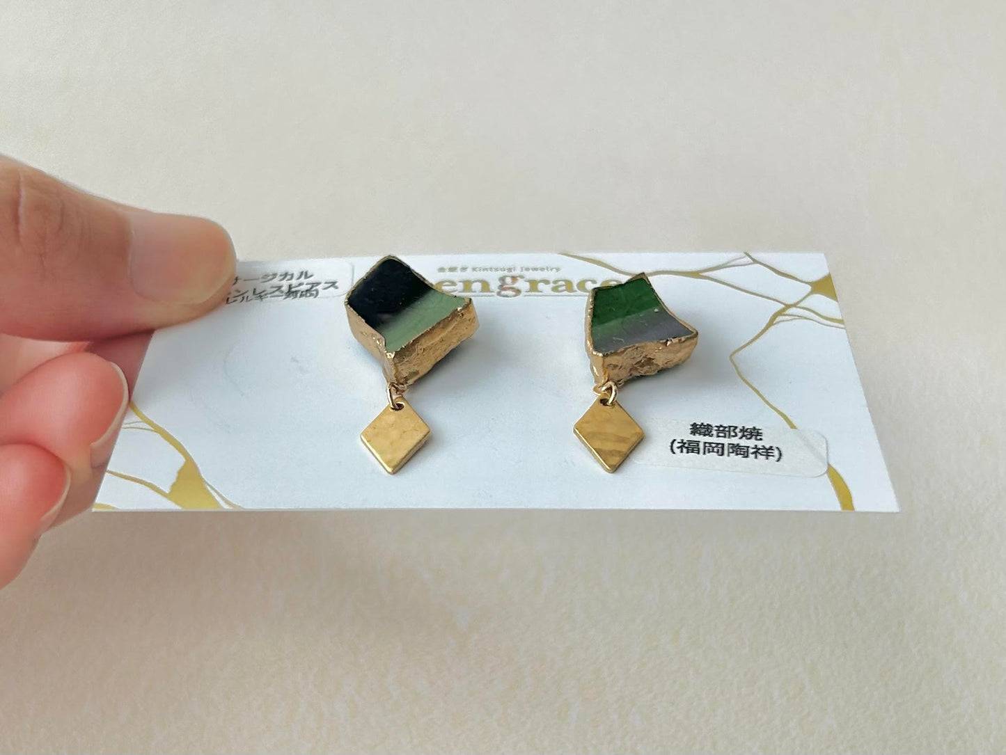 織部焼 金継ぎ サージカルステンレスピアス 深い緑 ゴールド 揺れる 伝統工芸 #300