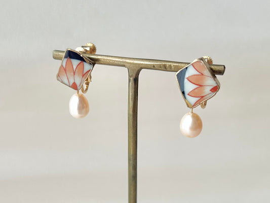 有田焼 金継ぎ ネジバネ式イヤリング ピンク 花柄 淡水パール 揺れる 天然石 伝統工芸 #316