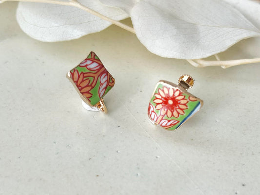 有田焼 金継ぎ ネジバネ式イヤリング 黄緑 オレンジ 花柄 リーフ柄 伝統工芸 #317