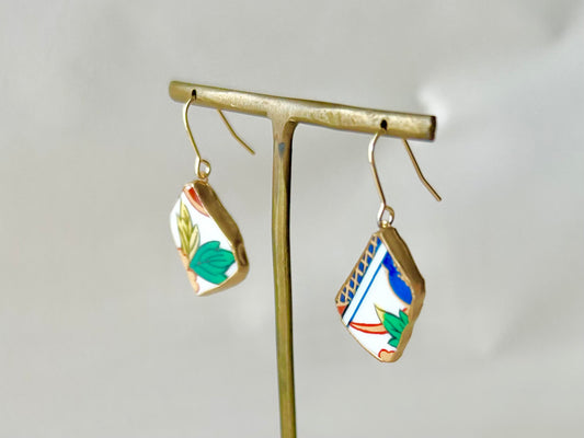 有田焼 金継ぎ サージカルステンレスピアス 緑色 黄色 リーフ柄 揺れる 伝統工芸 #320