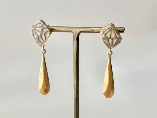 京焼 金継ぎ サージカルステンレスピアス グレー 花柄 ゴールド 揺れる 伝統工芸 #327