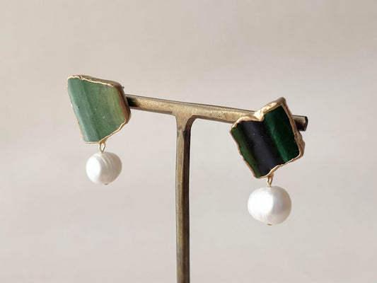 織部焼 金継ぎ サージカルステンレスピアス 深い緑 淡水パール 揺れる 天然石 伝統工芸 #331