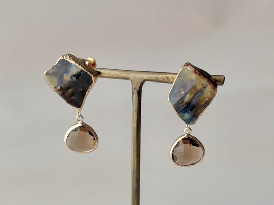 Imari Ware Kintsugi Titanium Earrings Gold Carnelian