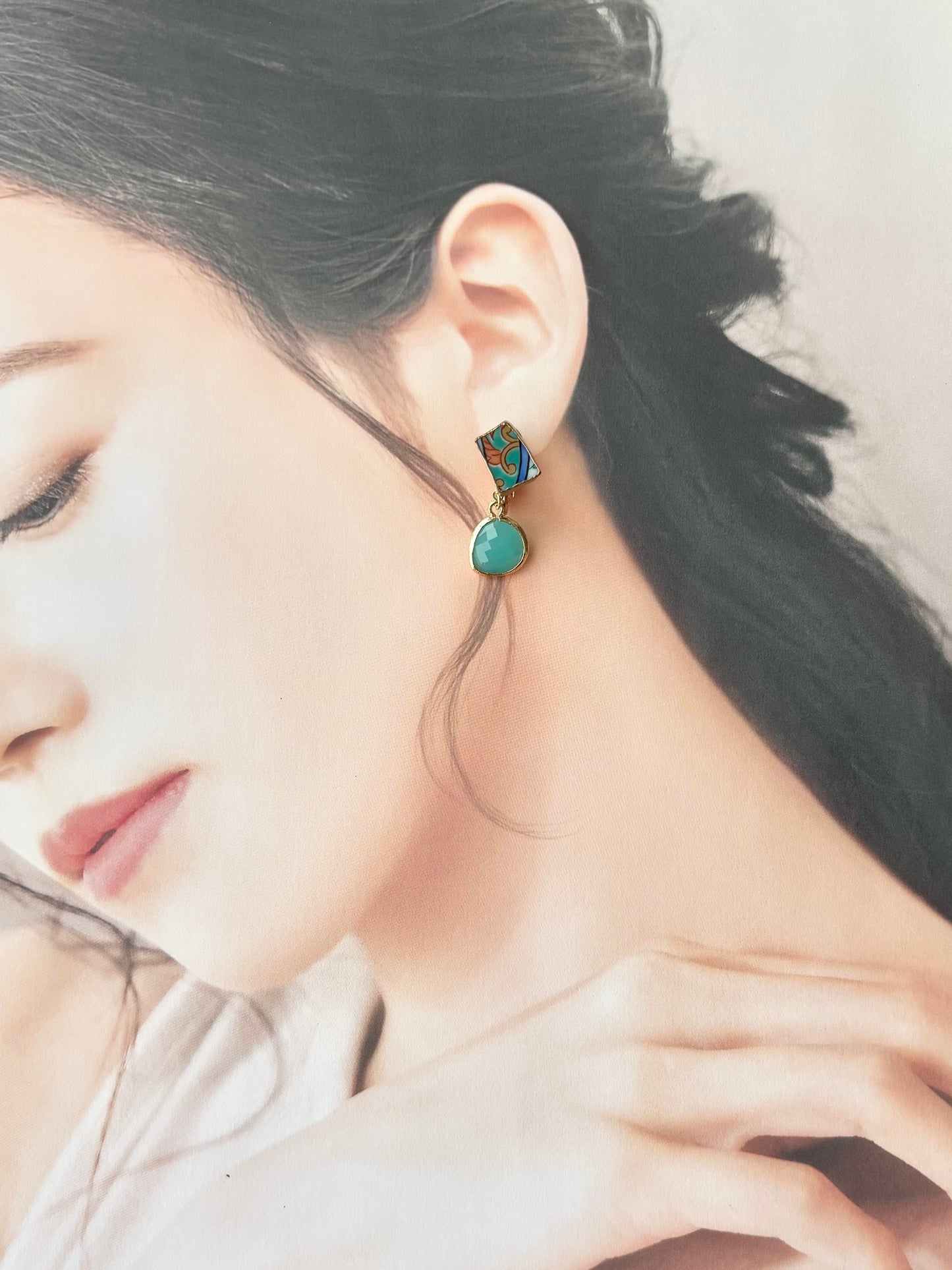 Imari Ware Kintsugi Titanium Earrings Gold Carnelian