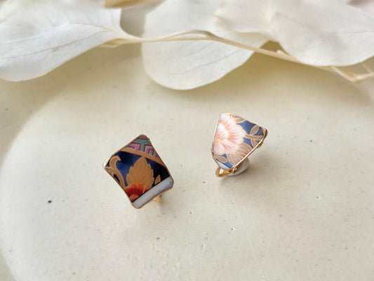 Imari Ware Kintsugi Titanium Earrings Gold Carnelian