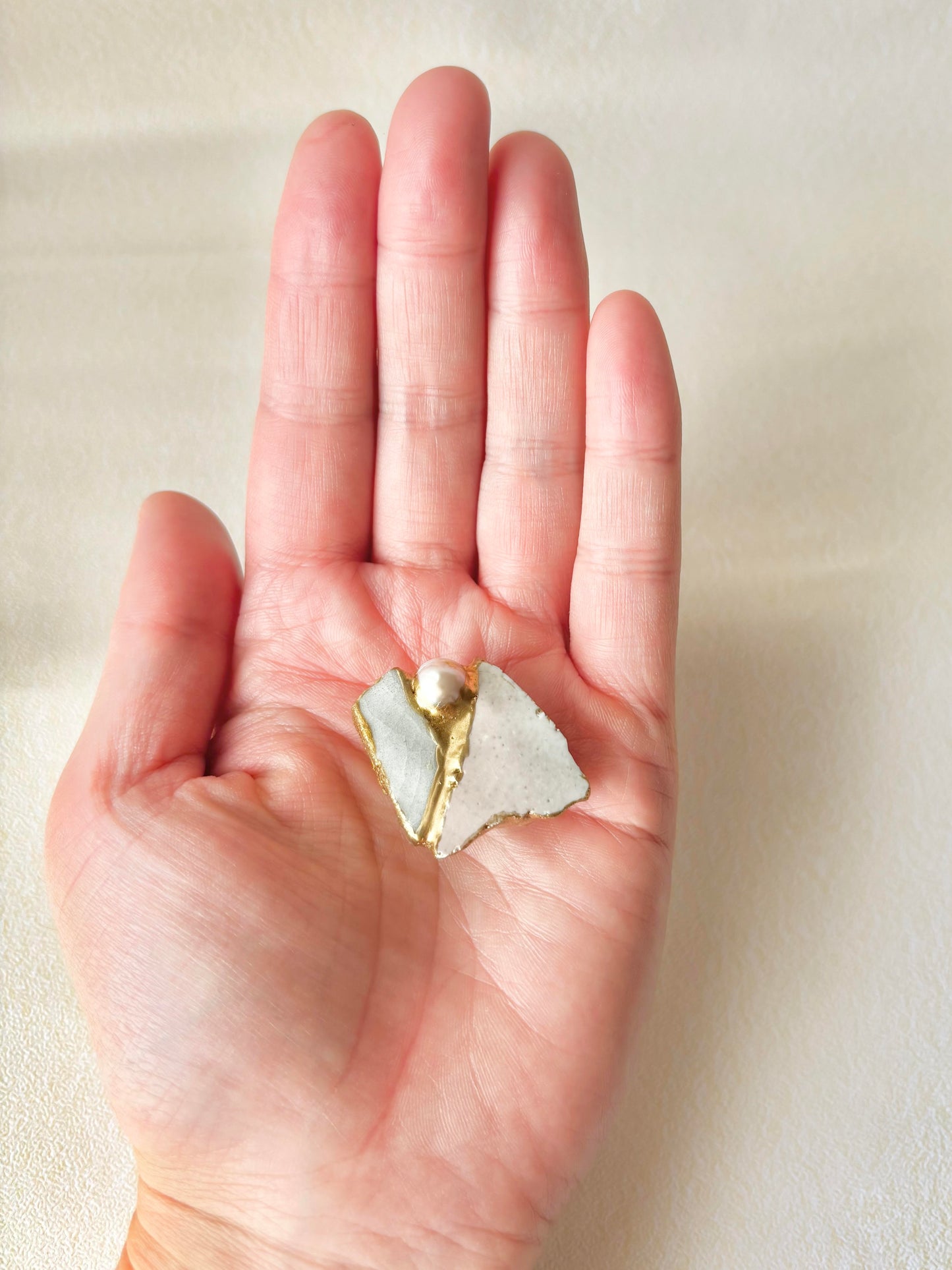 Imari Ware Kintsugi Titanium Earrings Gold Carnelian