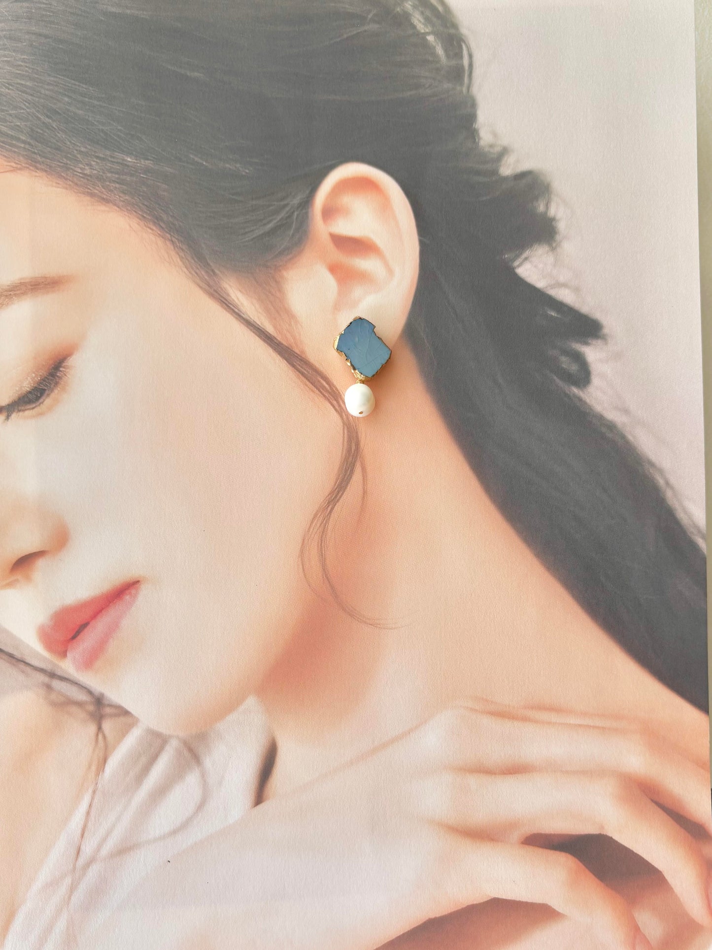 Imari Ware Kintsugi Titanium Earrings Gold Carnelian