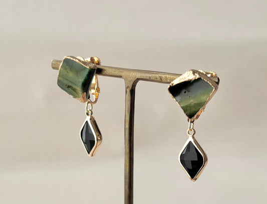 織部焼 金継ぎ ネジバネ式イヤリング 深い緑 黒 揺れる 伝統工芸 #380