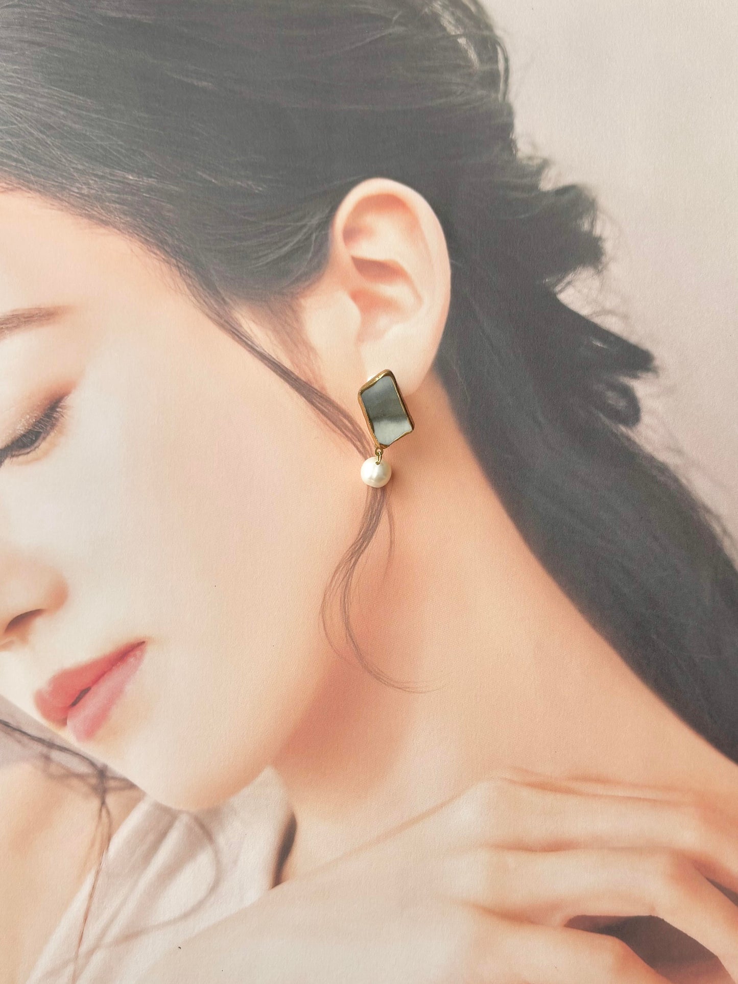 京焼 金継ぎ ネジバネ式イヤリング グレー 白 淡水パール 揺れる 天然石 伝統工芸 #381