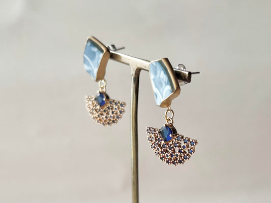 有田焼 金継ぎ サージカルステンレスピアス 青 和柄 揺れる 伝統工芸 #388