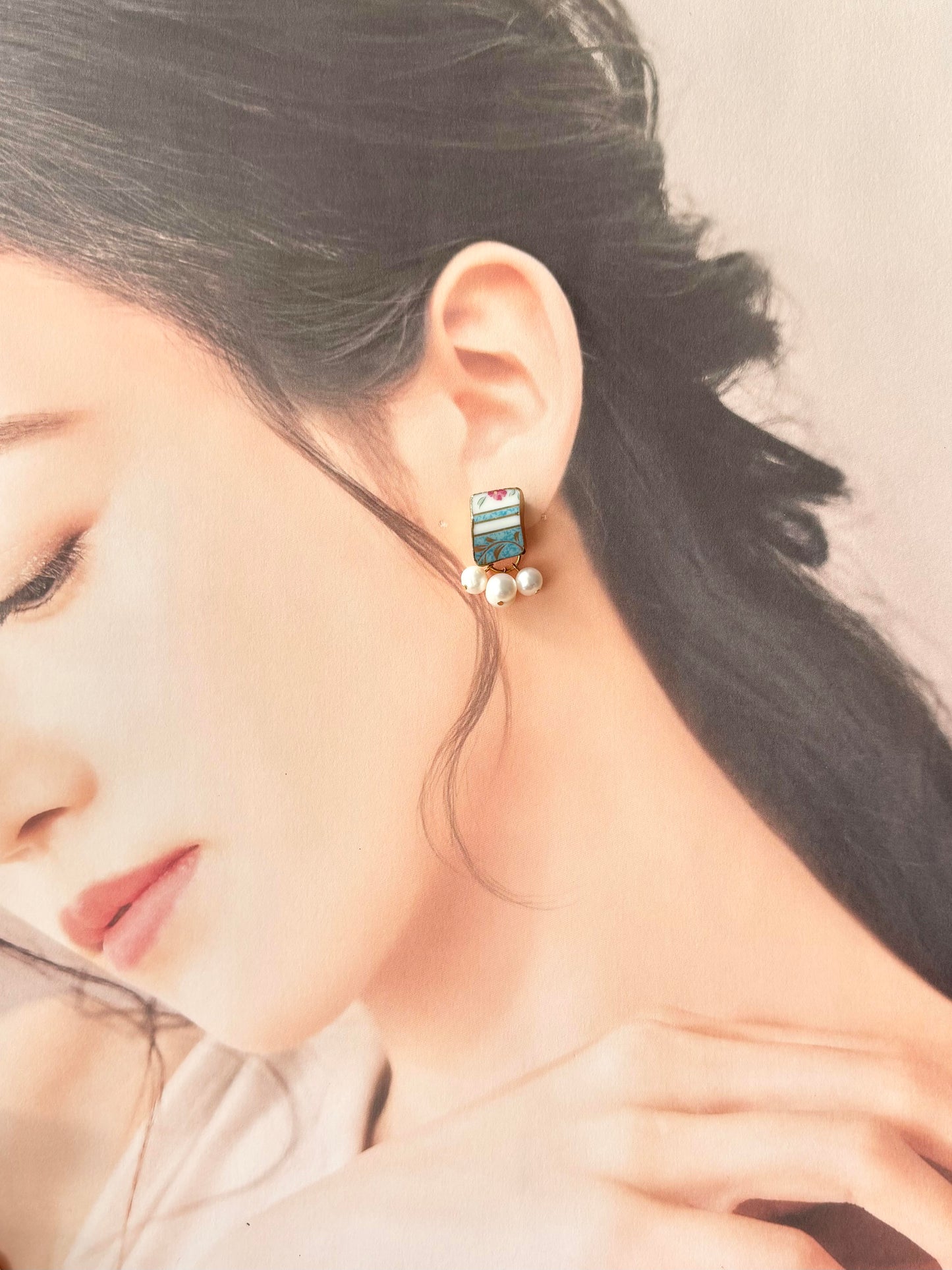 有田焼 金継ぎ サージカルステンレスピアス 水色 白 花柄 リーフ柄 淡水パール 天然石 伝統工芸 #394