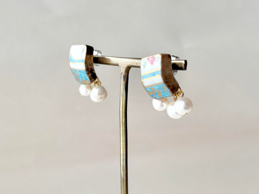 有田焼 金継ぎ サージカルステンレスピアス 水色 白 花柄 リーフ柄 淡水パール 天然石 伝統工芸 #394