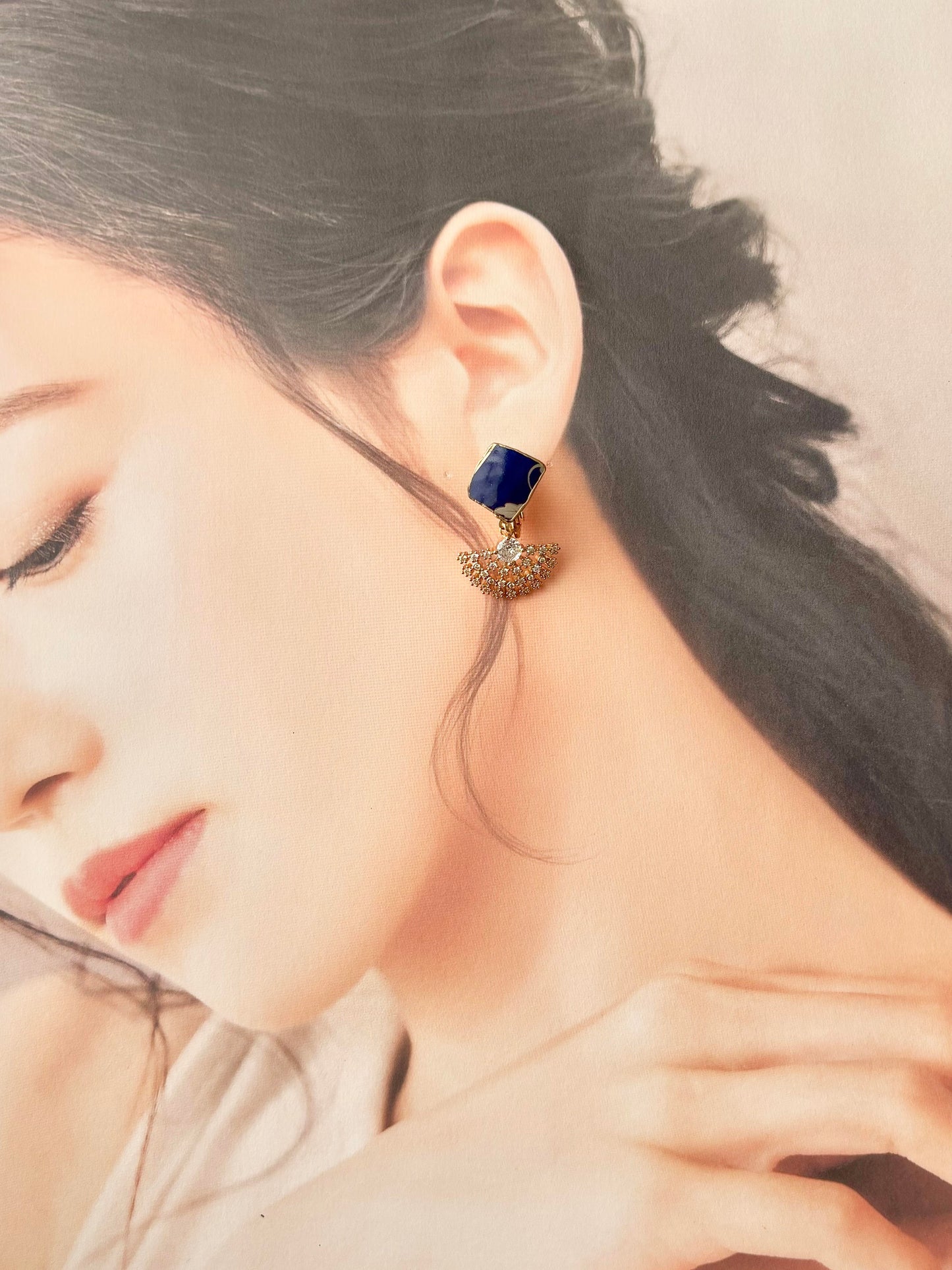 Imari Ware Kintsugi Titanium Earrings Gold Carnelian