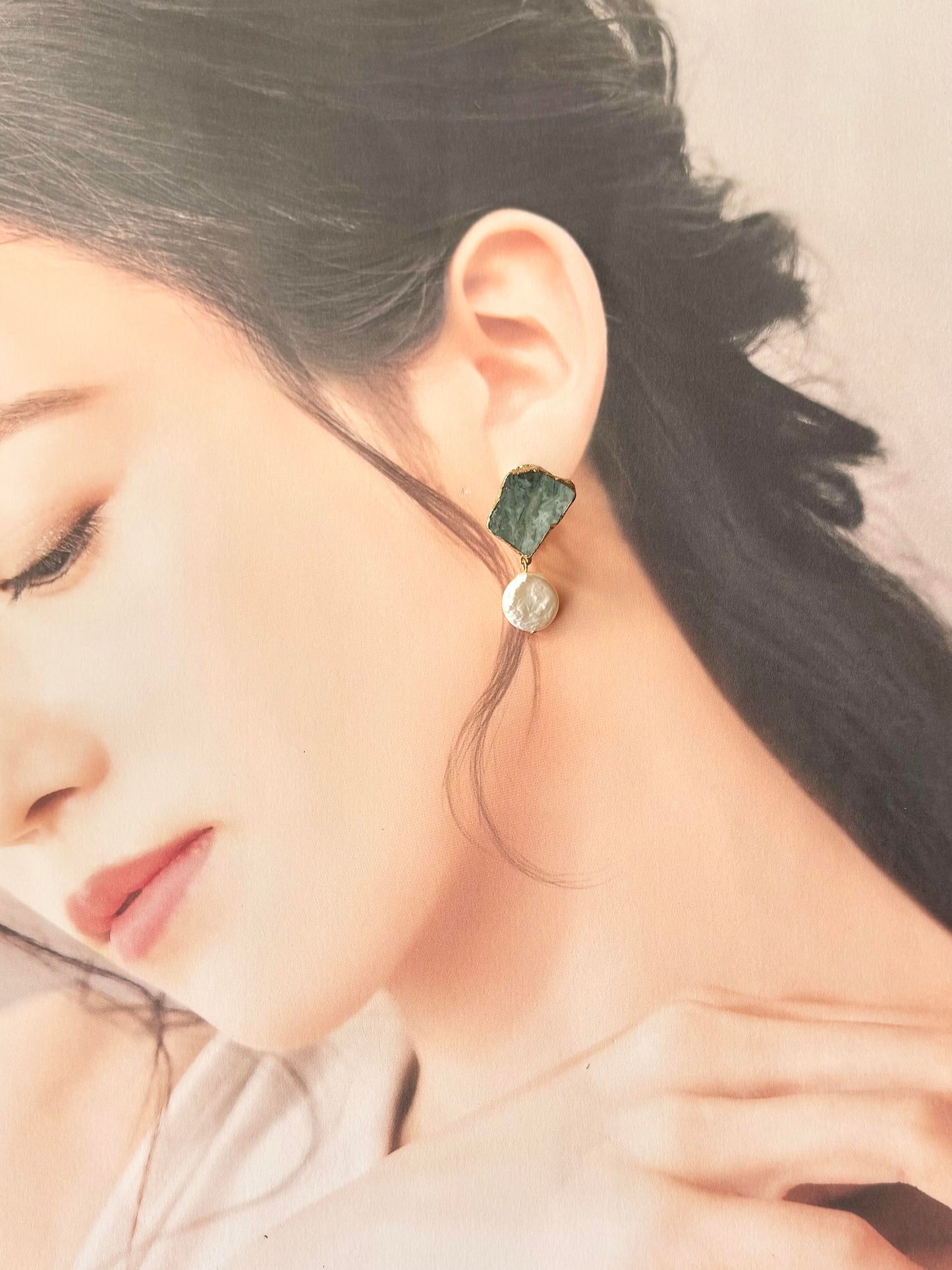 Imari Ware Kintsugi Titanium Earrings Gold Carnelian