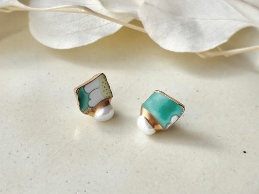 有田焼 金継ぎ サージカルステンレスピアス 緑 花柄 リーフ柄 淡水パール 天然石 伝統工芸 #410