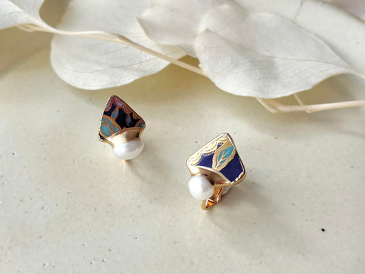 Imari Ware Kintsugi Titanium Earrings Gold Carnelian