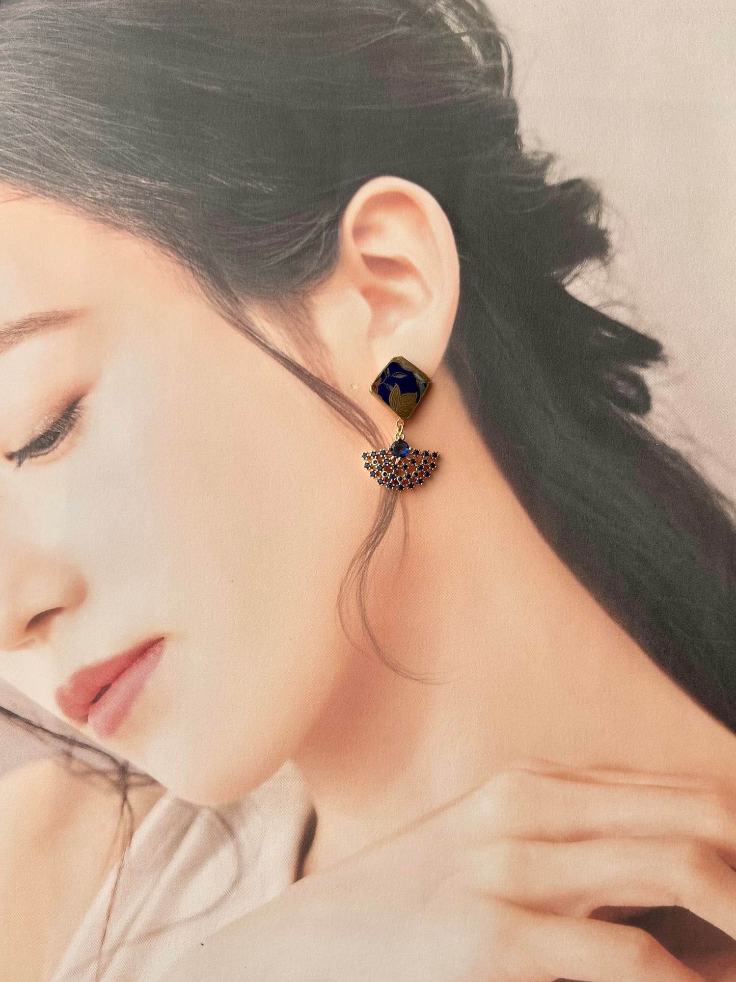 有田焼 金継ぎ サージカルステンレスピアス 青 花柄 リーフ柄 揺れる 伝統工芸 #434