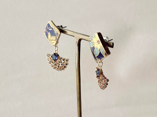 有田焼 金継ぎ サージカルステンレスピアス 青 花柄 リーフ柄 揺れる 伝統工芸 #434