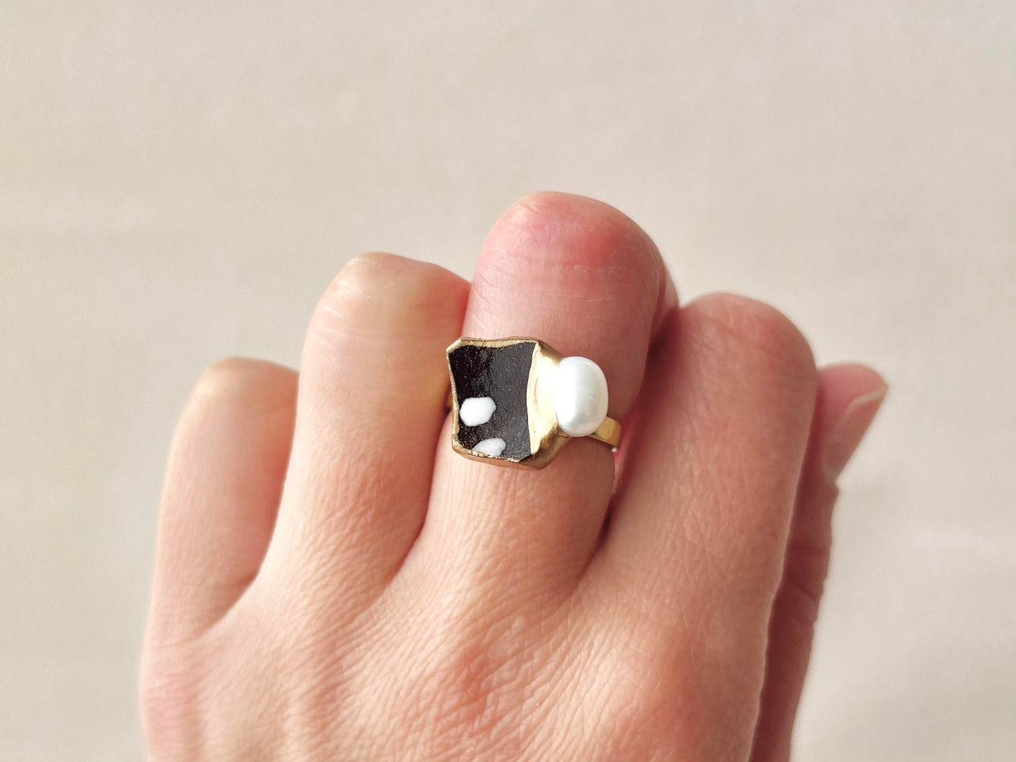 京焼 金継ぎ リング ステンレス 18Kコーティング フリーサイズ 黒 手書き 絵付け 淡水パール 天然石 伝統工芸 #456