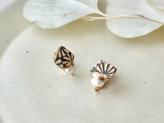 京焼 金継ぎ ネジバネ式イヤリング 花柄 グレー 淡水パール 天然石 伝統工芸 #490