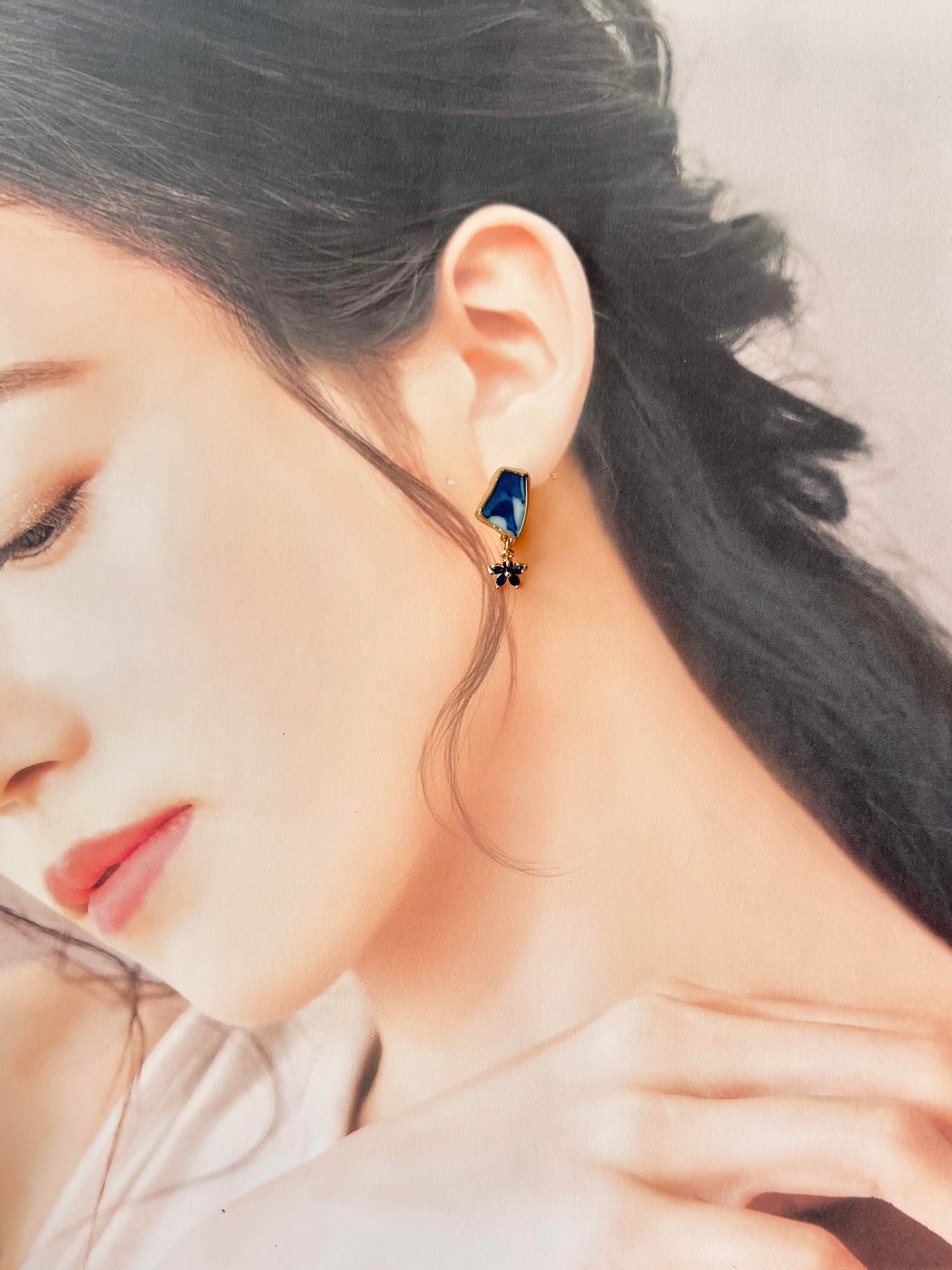 有田焼 金継ぎ ネジバネ式イヤリング 青色 リーフ柄 揺れる 伝統工芸 #513