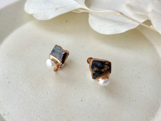 萩焼 金継ぎ ネジバネ式イヤリング 深い藍色 茶色 淡水パール 天然石 伝統工芸 #517