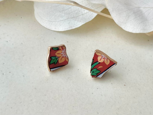 【Fittings Selection Available】Arita Ware Kintsugi Pierced Earrings / Clip-on Earrings, White, Flower Pattern, Leaf Pattern, Traditional Craft, #478
