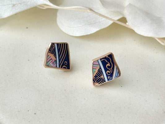 【金具が選べる】有田焼 金継ぎ ピアス イヤリング 紺色 和柄 伝統工芸 #556