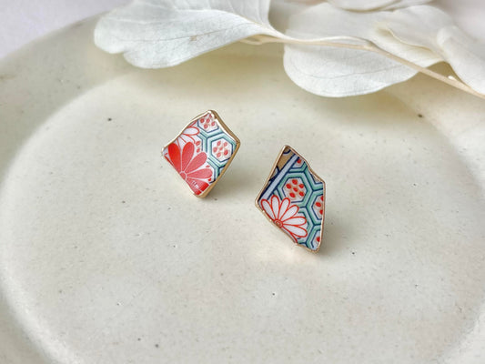 【金具が選べる】有田焼 金継ぎ ピアス イヤリング 赤色 花柄 伝統工芸 #560