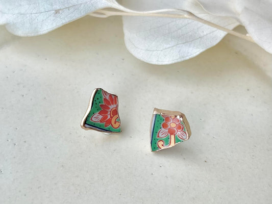 【Fittings Selection Available】Arita Ware Kintsugi Pierced Earrings / Clip-on Earrings, White, Flower Pattern, Leaf Pattern, Traditional Craft, #478