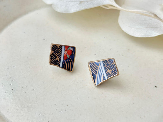 【金具が選べる】有田焼 金継ぎ ピアス イヤリング 紺色 花柄 和柄 伝統工芸 #566